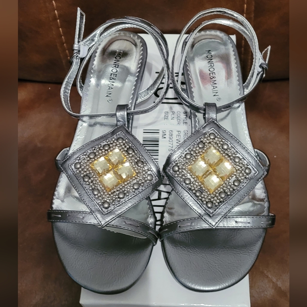 Grecia Ankle Strap Sandals..Size 9M..NEW